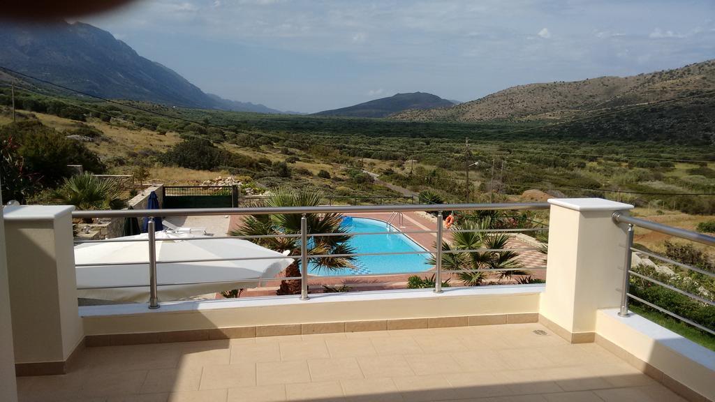 Tholos Bay Suites Kavoúsion Habitación foto