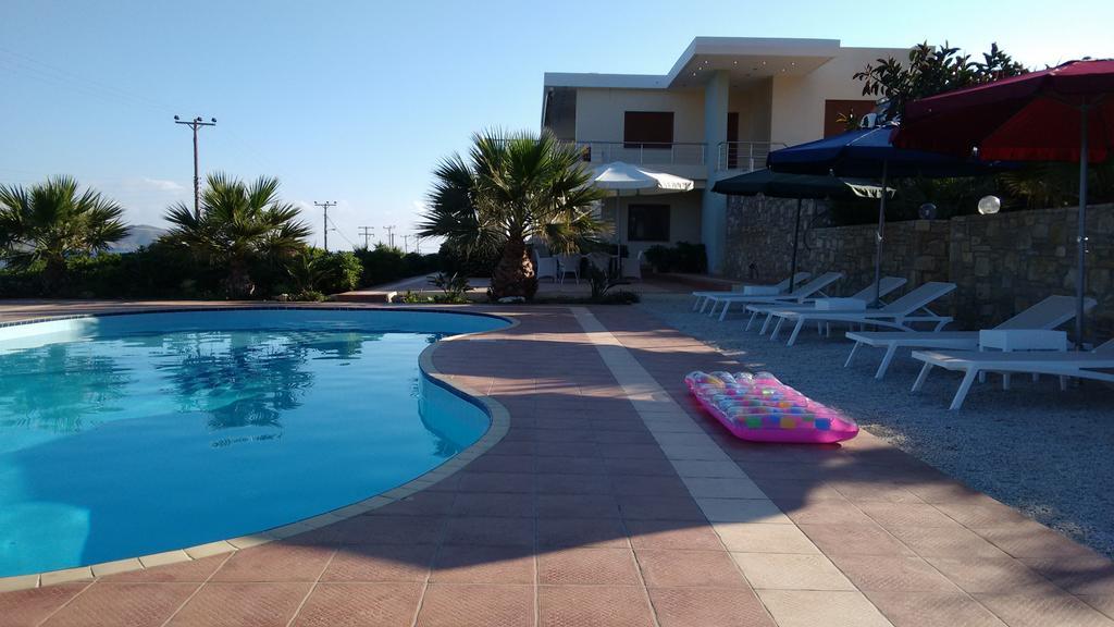 Tholos Bay Suites Kavoúsion Habitación foto